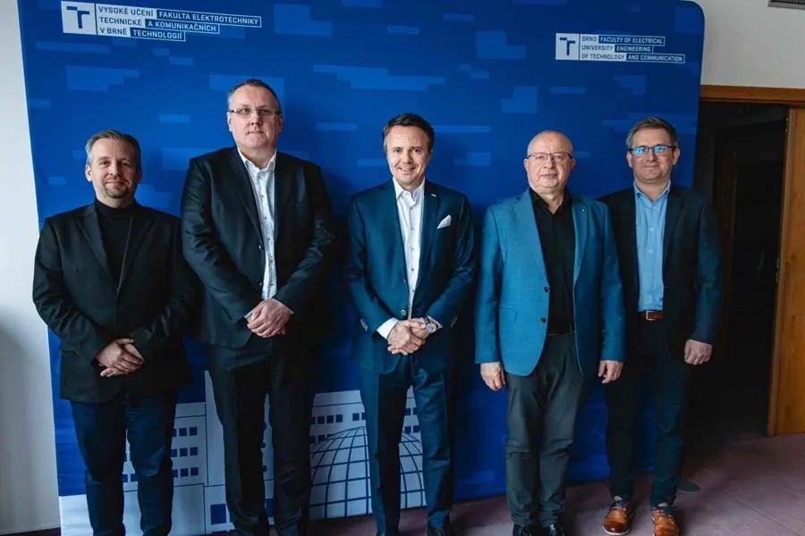 ABB a VUT FEKT rozšiřují spolupráci strategickým partnerstvím 